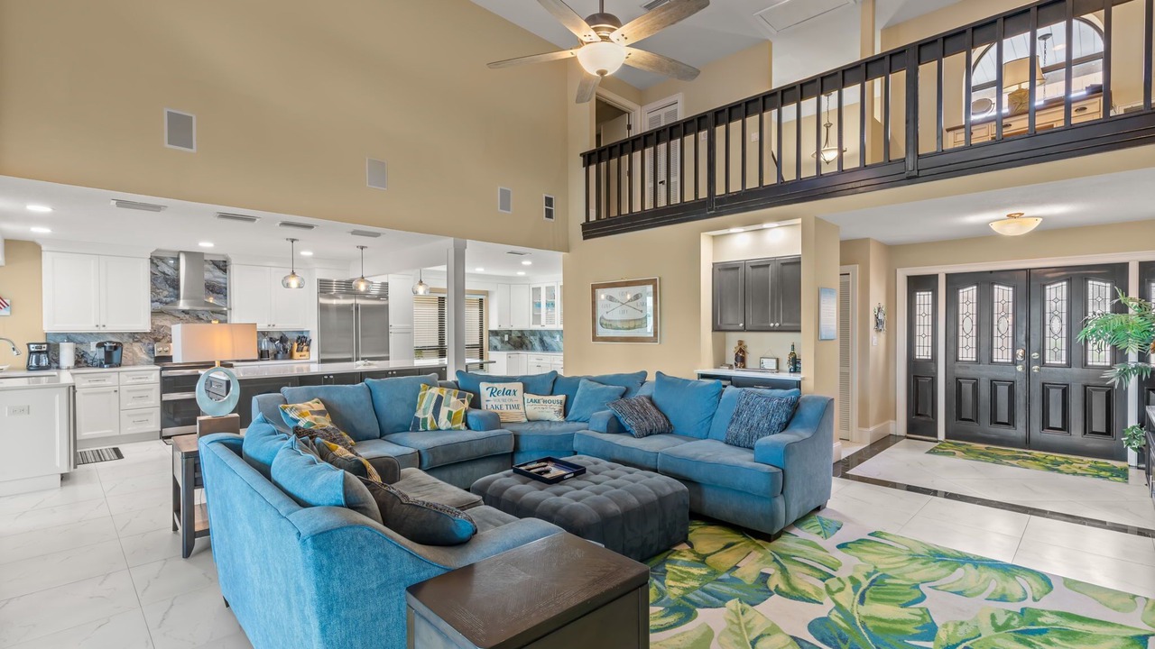 Photo of Livingroom in Lake Shore Estates