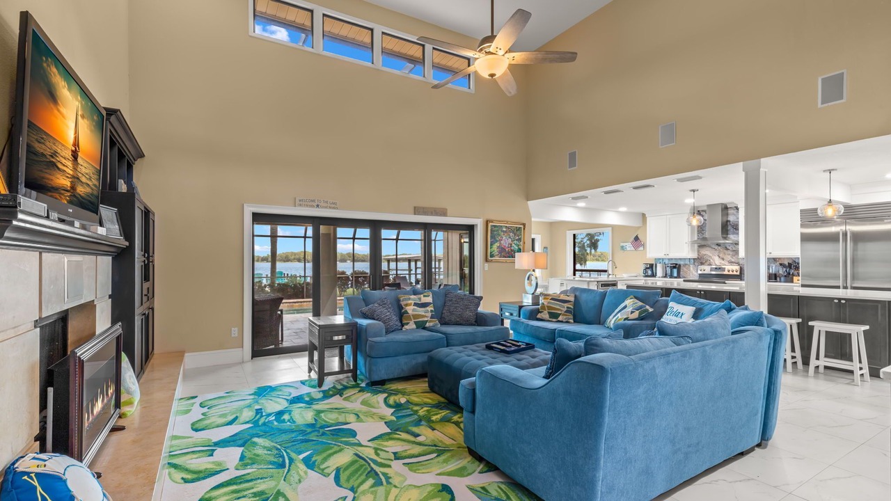 Photo of Livingroom in Lake Shore Estates