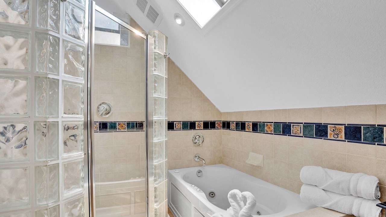 Photo of Bathroom in Marathon