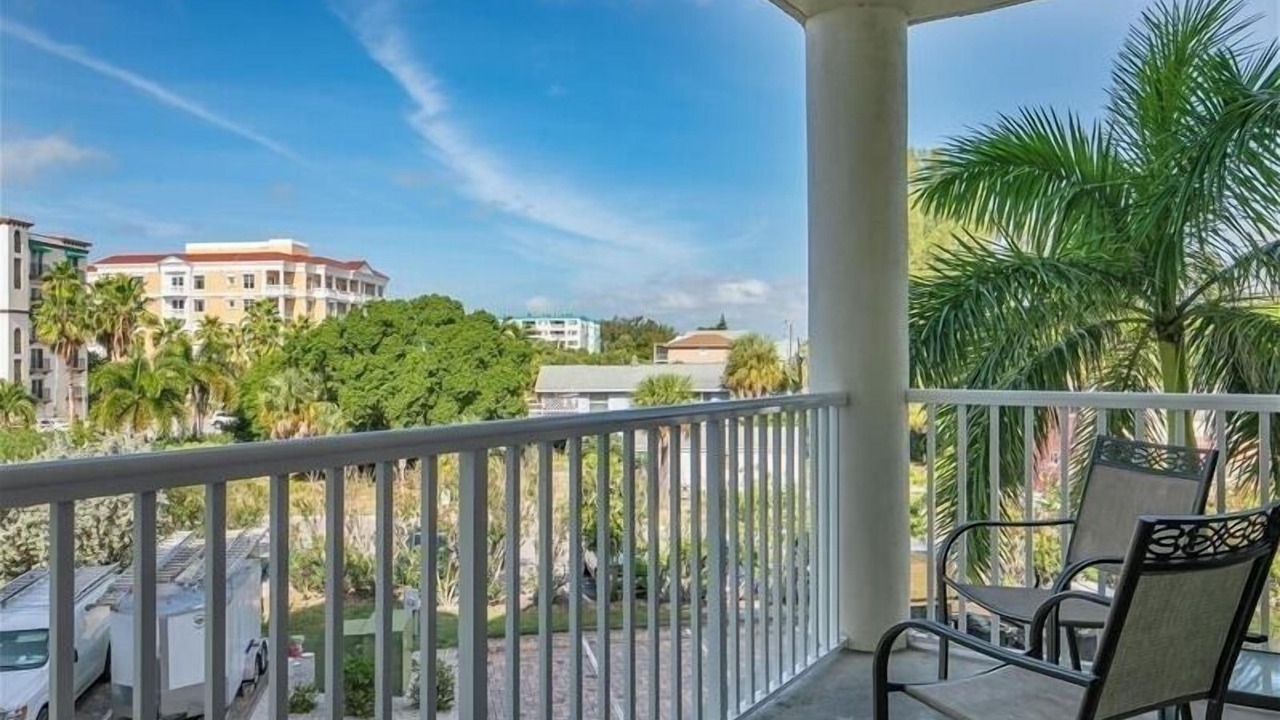 Photo of Patio Balcony in Treasure Island