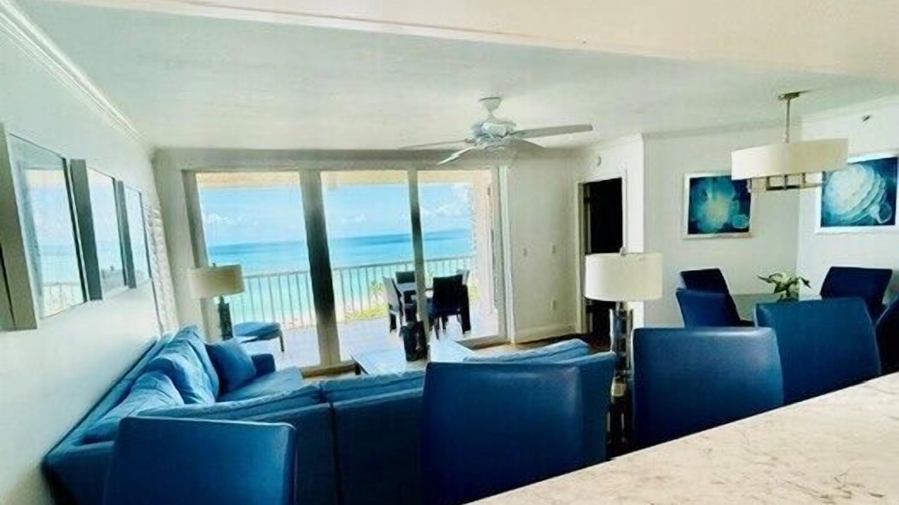 Photo of Livingroom in Park Shore