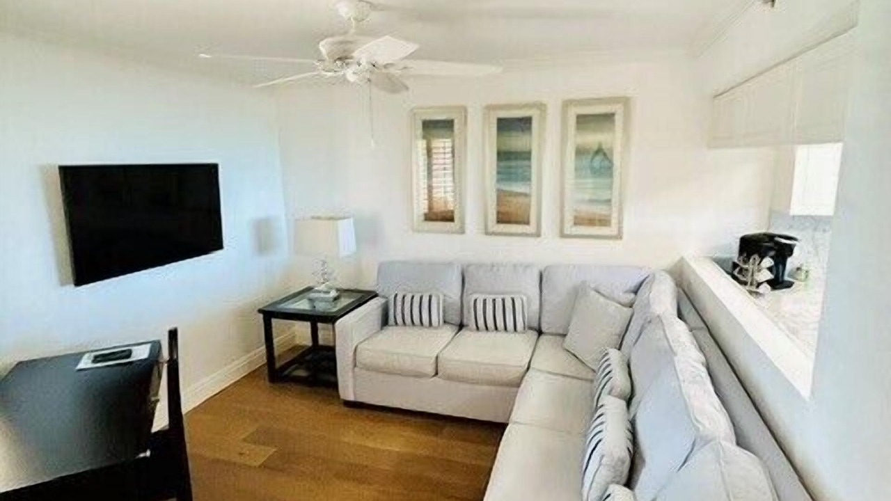 Photo of Livingroom in Park Shore