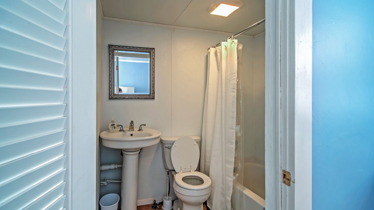 Photo of Bathroom in Treasure Island