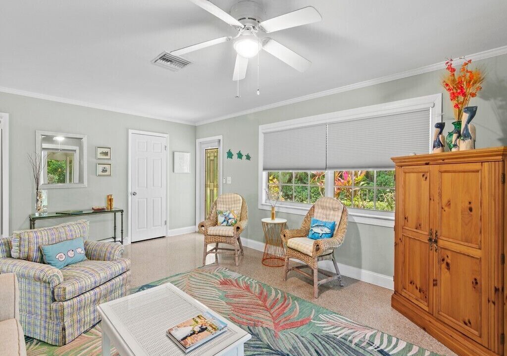 Photo of Livingroom in Central Beach
