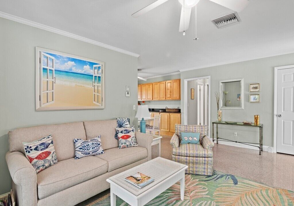 Photo of Livingroom in Central Beach