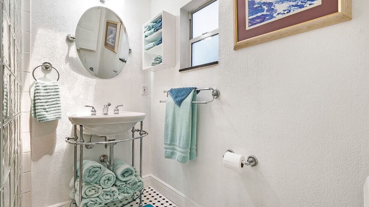 Photo of Bathroom in Jensen Beach
