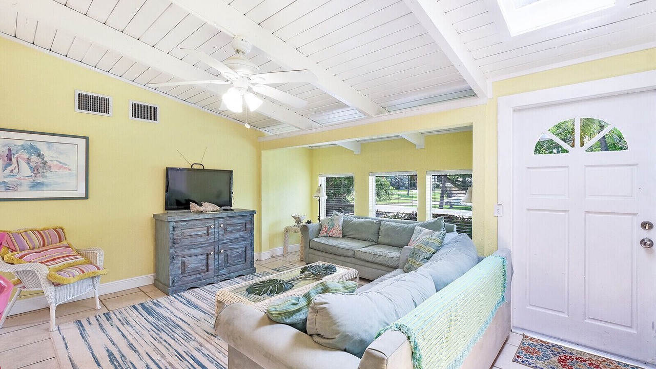 Photo of Livingroom in Jensen Beach