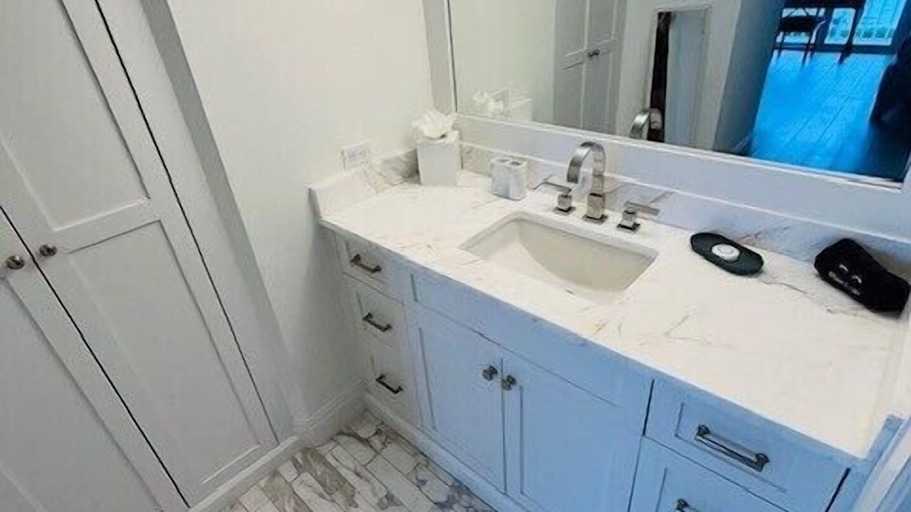Photo of Bathroom in Park Shore