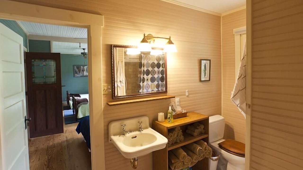 Photo of Bathroom in Barnardsville