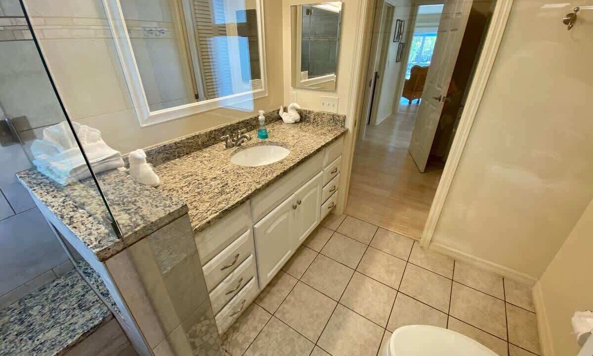 Photo of Bathroom in Mid Island