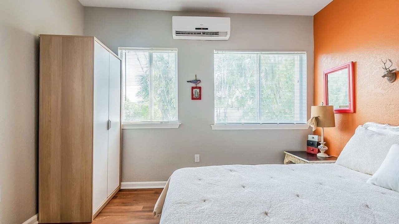Photo of Bedroom in Historic Downtown Melbourne