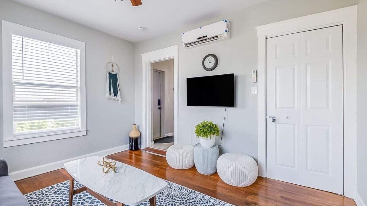 Photo of Livingroom in Historic Downtown Melbourne