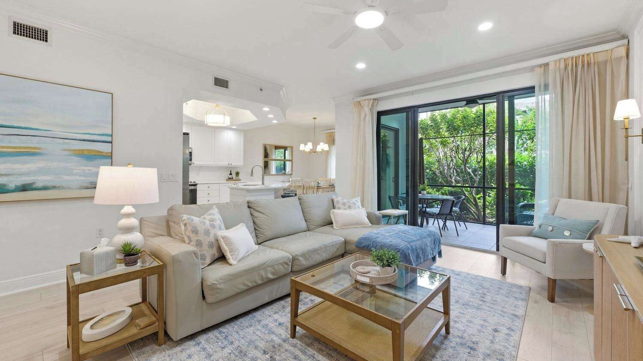 Photo of Livingroom in Royal Harbor