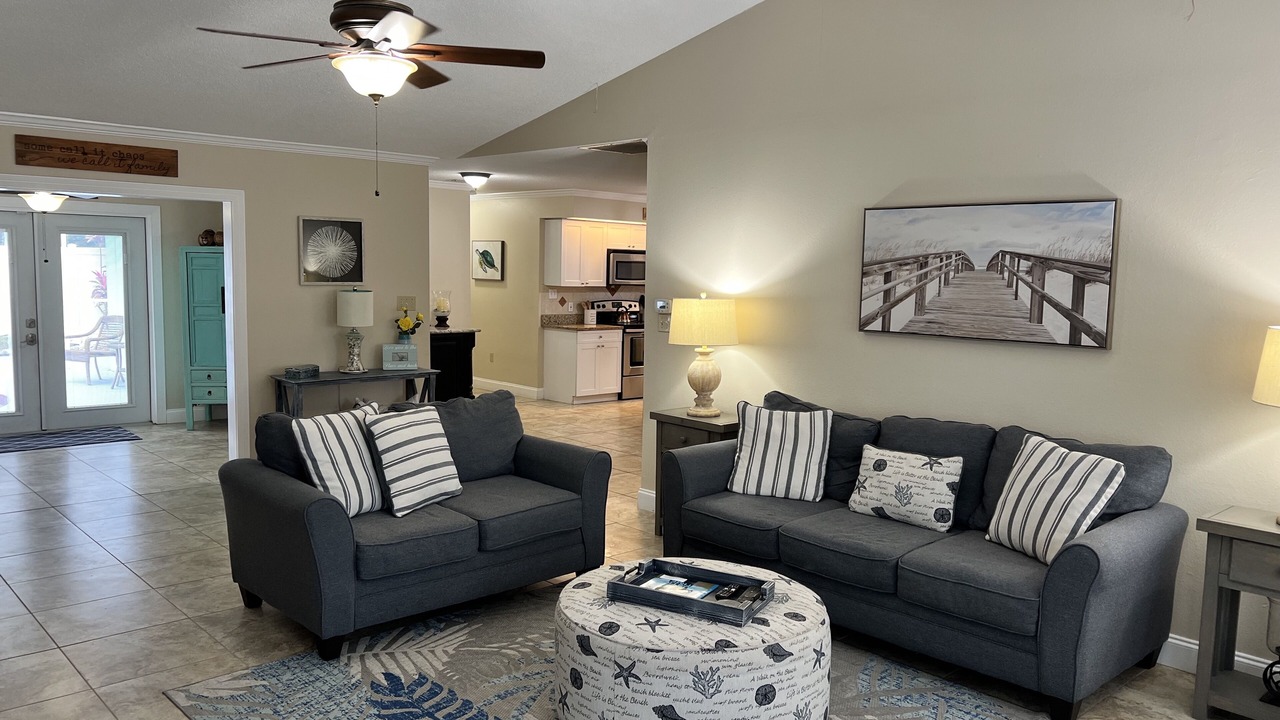 Photo of Livingroom in Desoto Lakes
