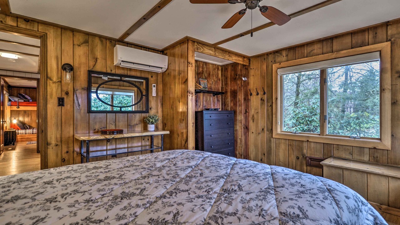 Photo of Bedroom in Highland Lakes