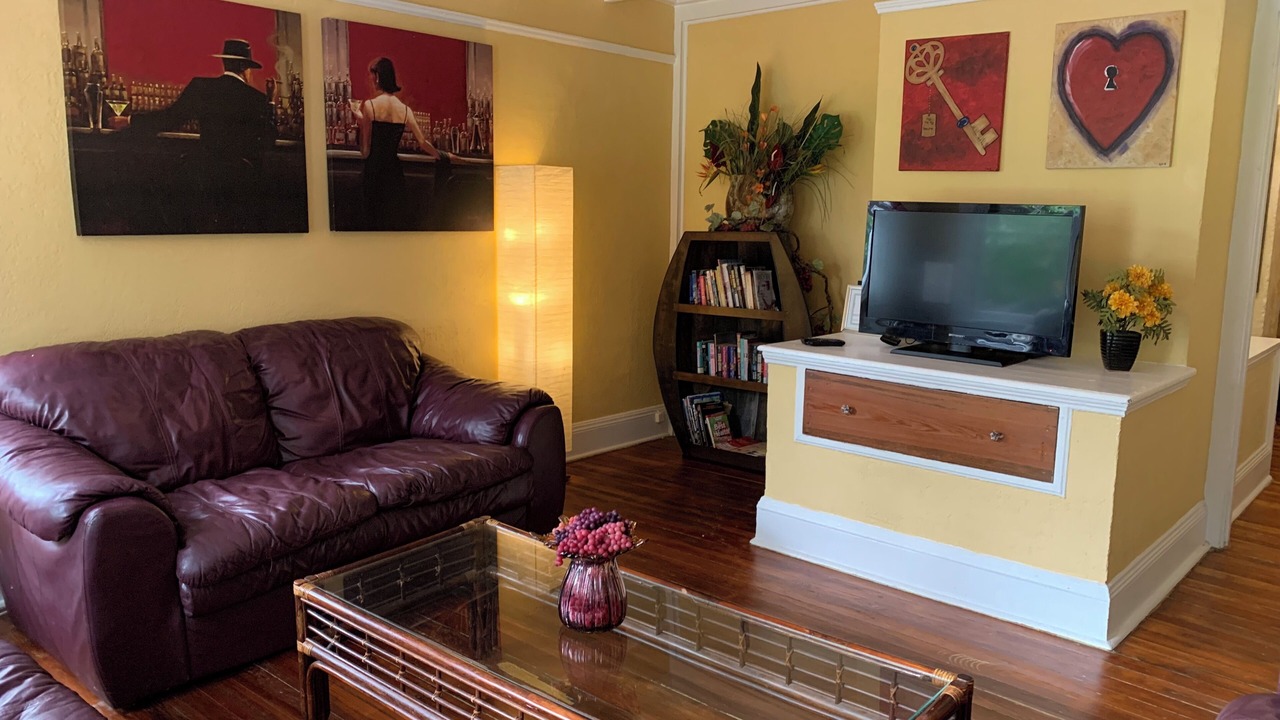 Photo of Livingroom in Historic Downtown Melbourne