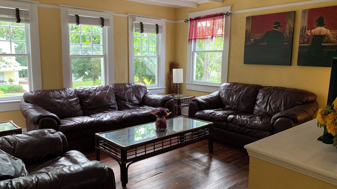Photo of Livingroom in Historic Downtown Melbourne