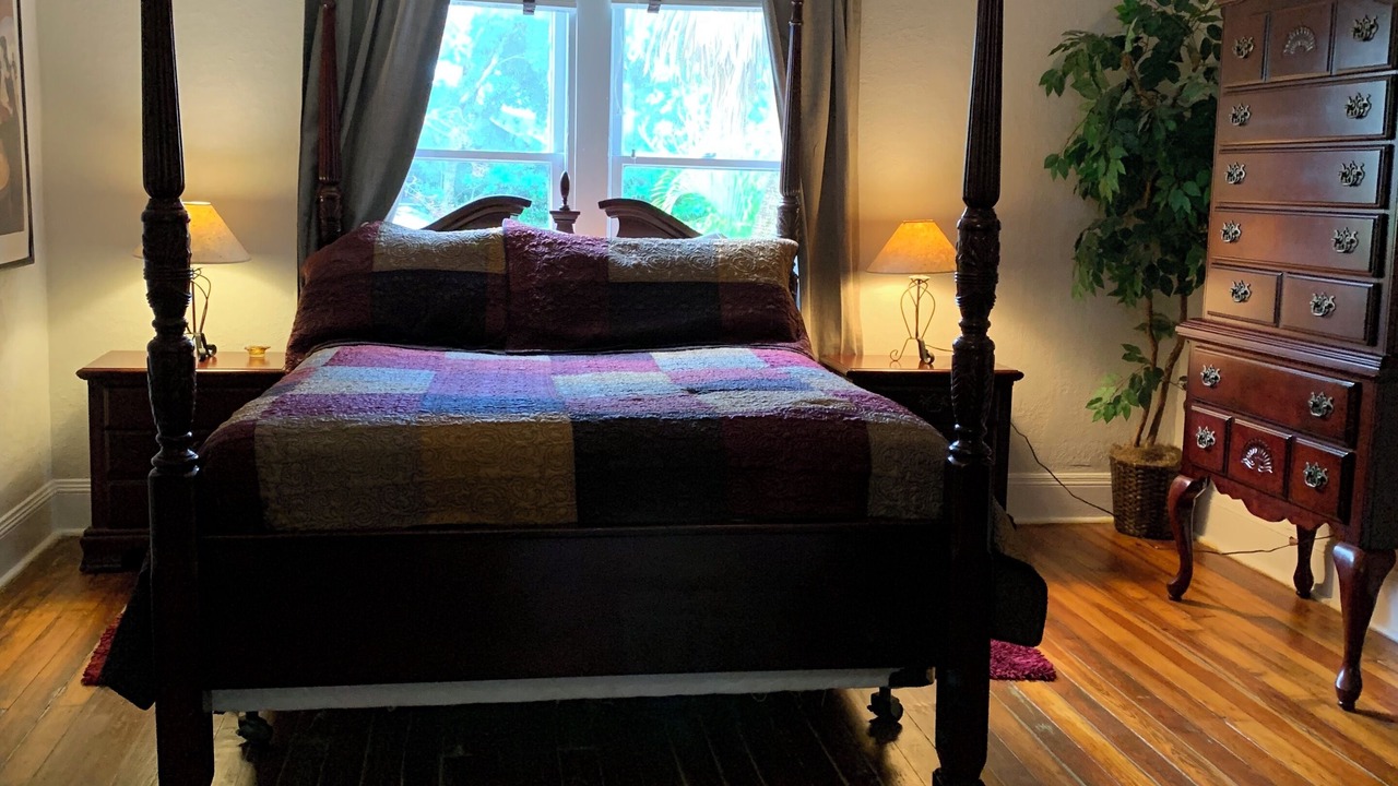 Photo of Bedroom in Historic Downtown Melbourne