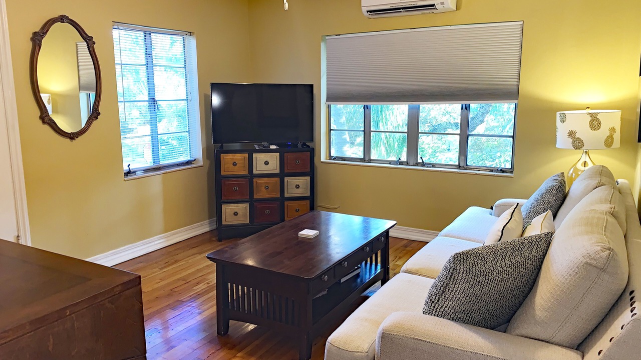 Photo of Livingroom in Historic Hyde Park North