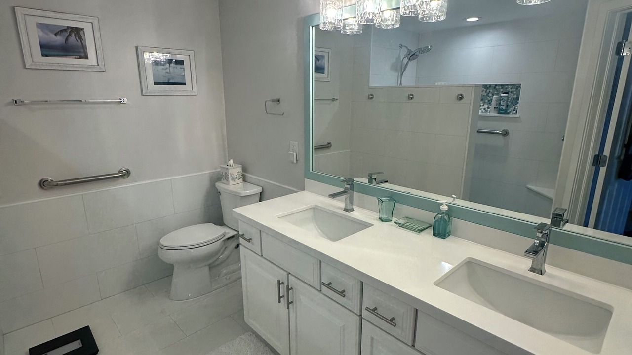 Photo of Bathroom in Islamorada