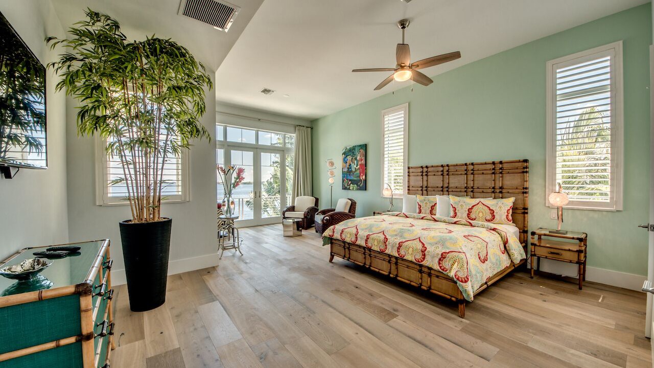 Photo of Bedroom in Yacht Club