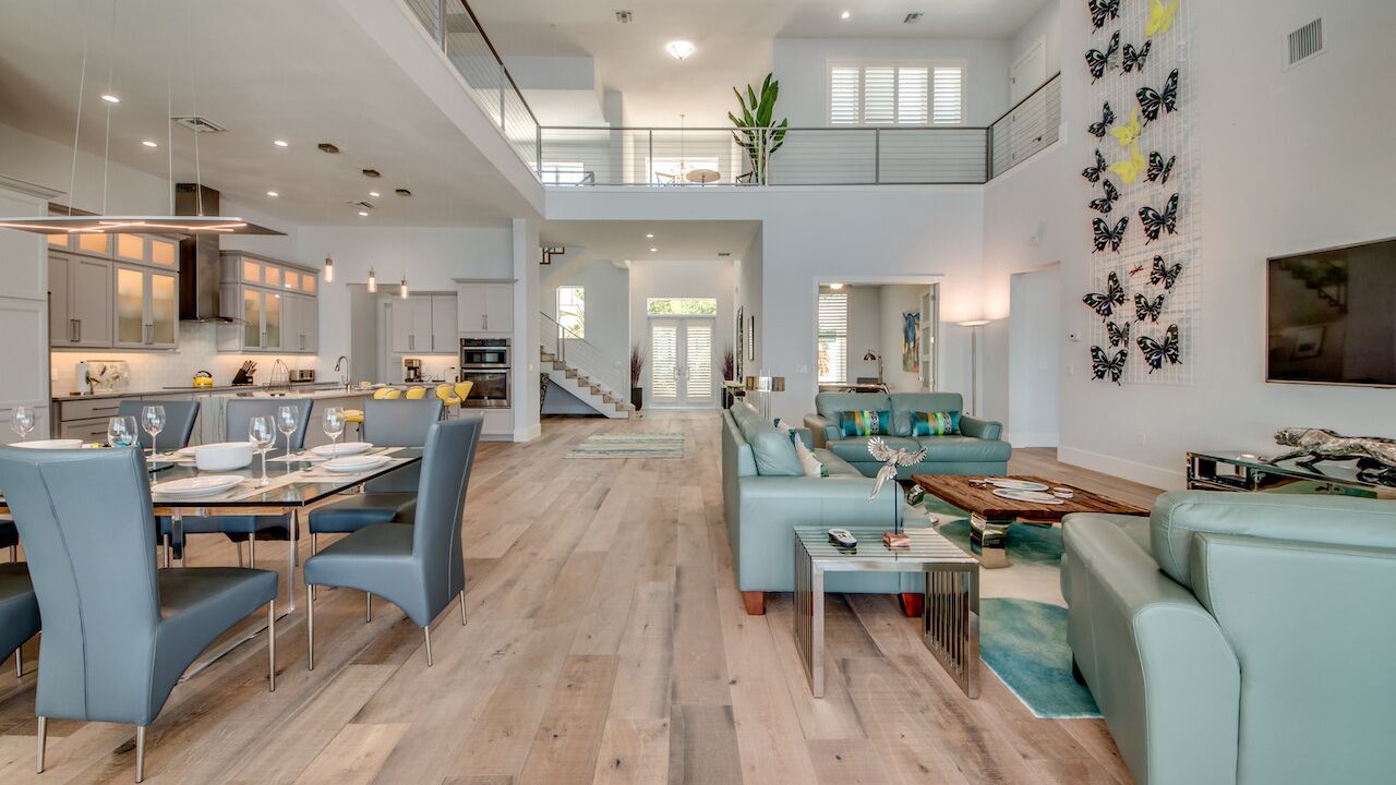 Photo of Livingroom in Yacht Club