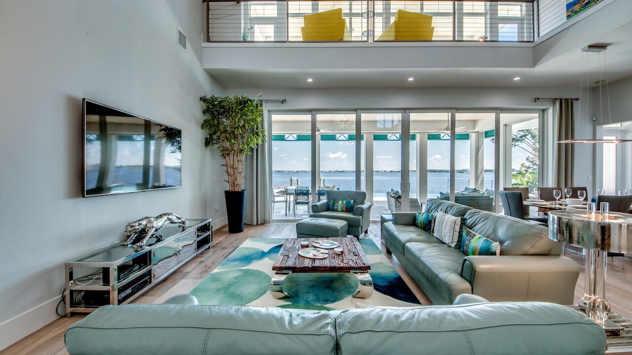 Photo of Livingroom in Yacht Club