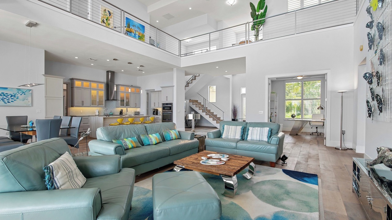 Photo of Livingroom in Yacht Club