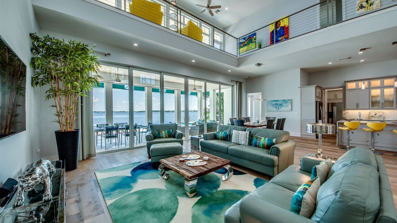 Photo of Livingroom in Yacht Club