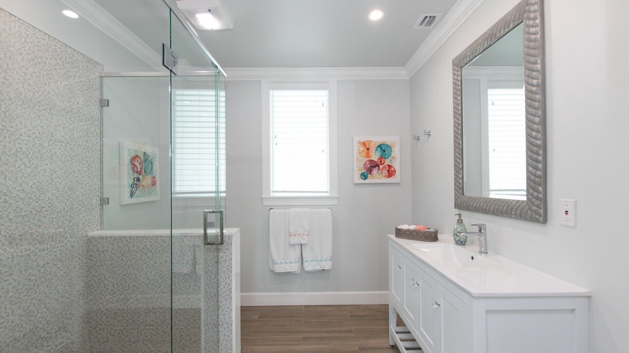 Photo of Bathroom in Venetian Shores
