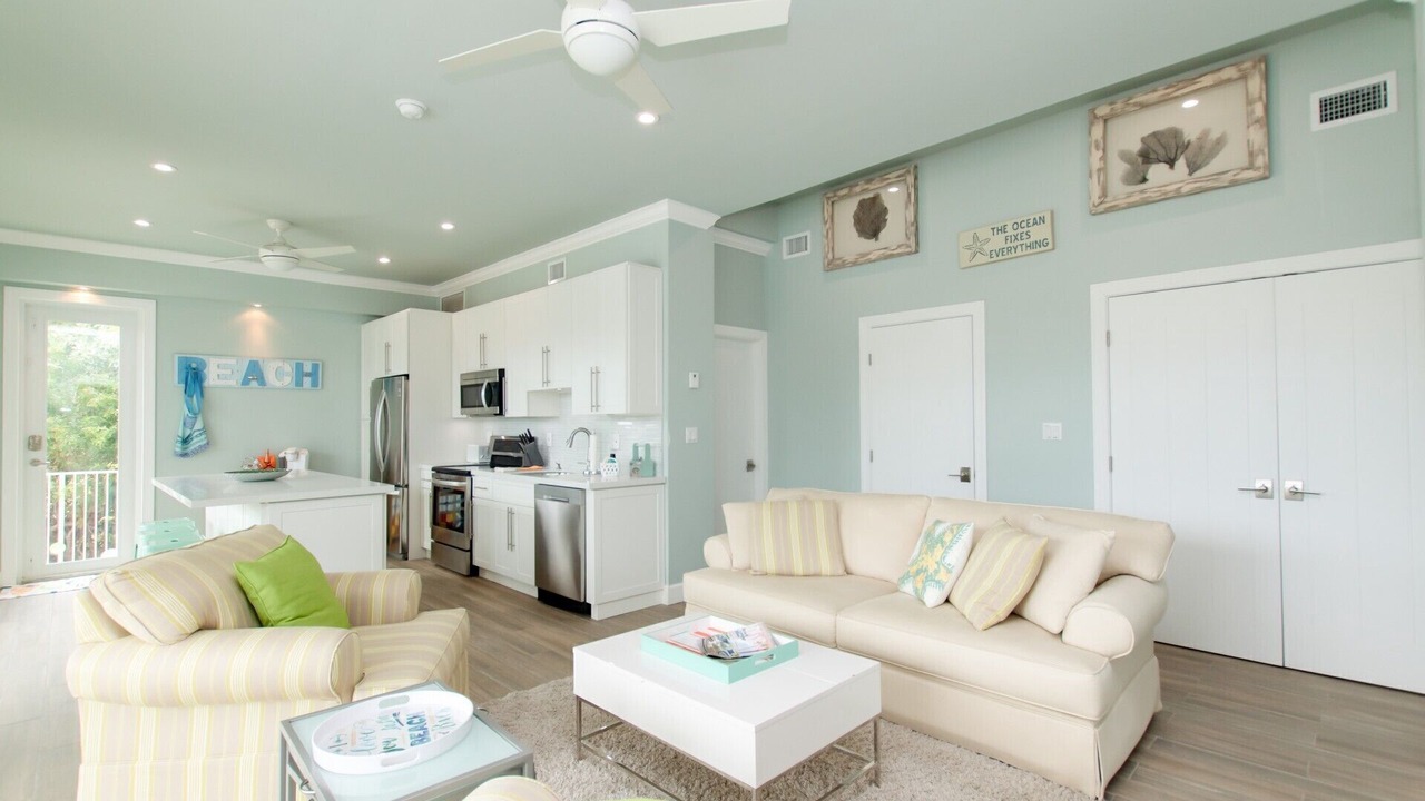 Photo of Livingroom in Venetian Shores
