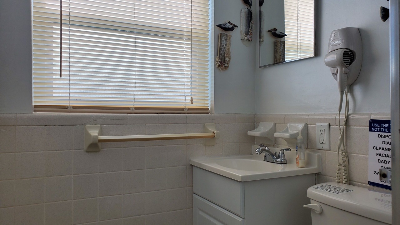 Photo of Bathroom in Caloosahatchee