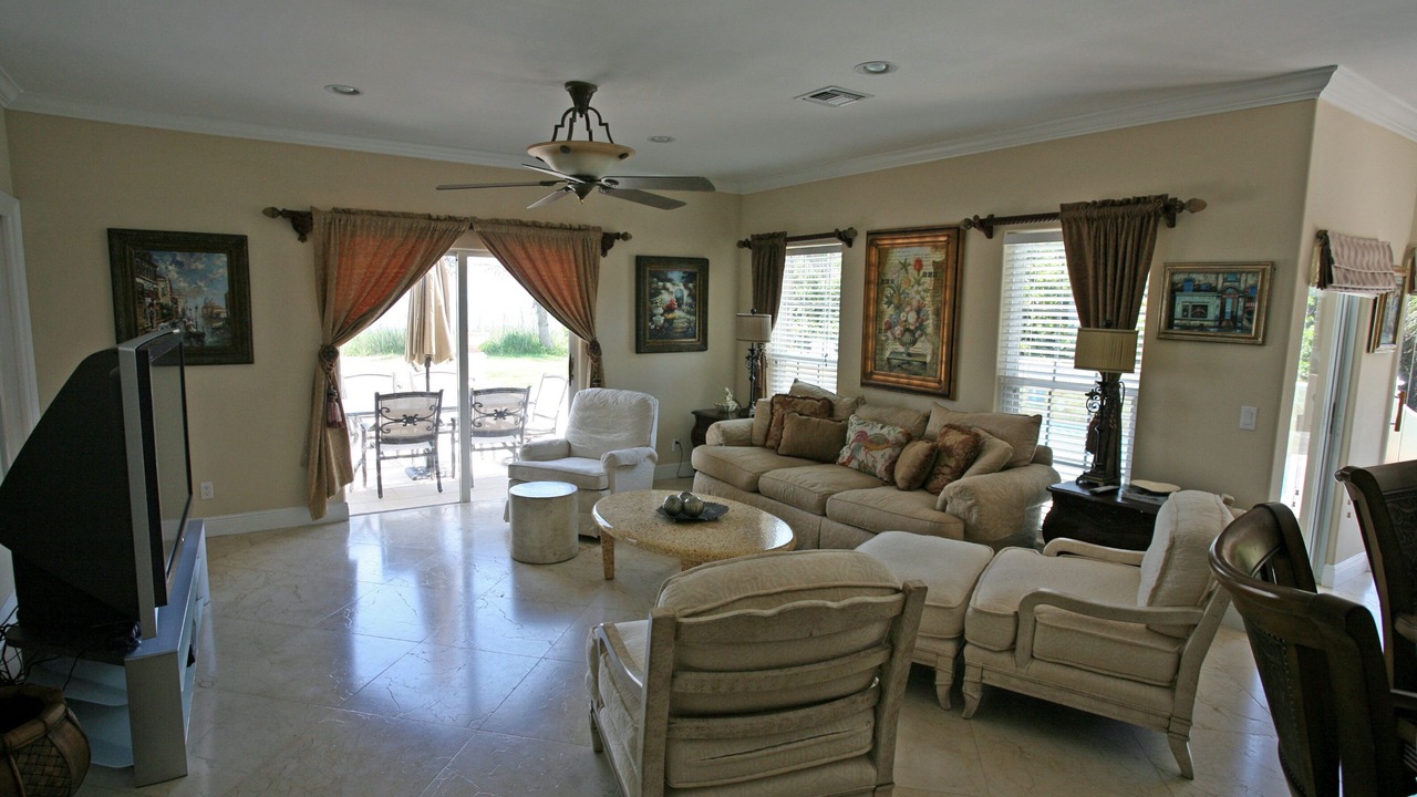 Photo of Livingroom in Indian River Shores