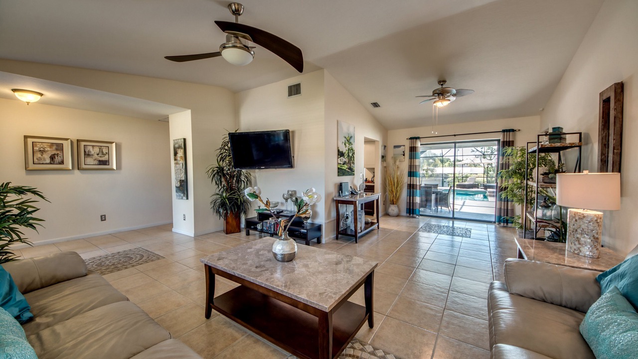 Photo of Livingroom in Caloosahatchee