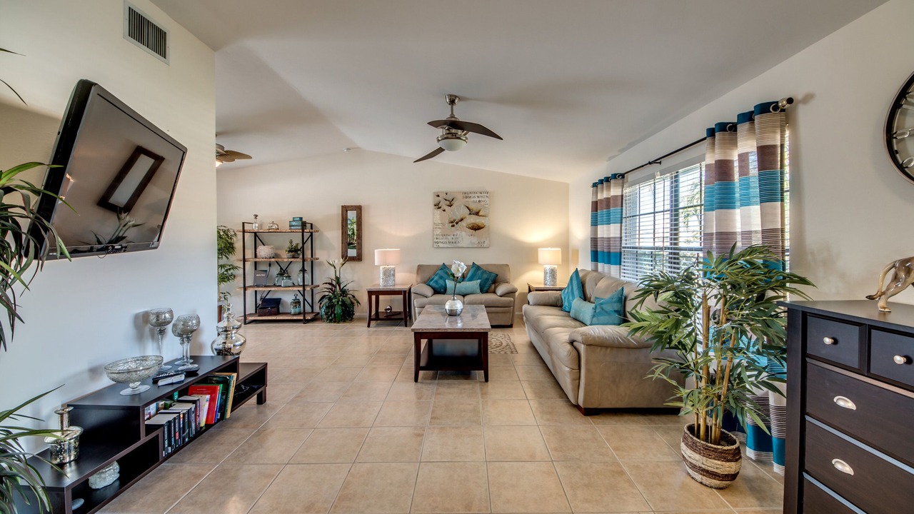 Photo of Livingroom in Caloosahatchee