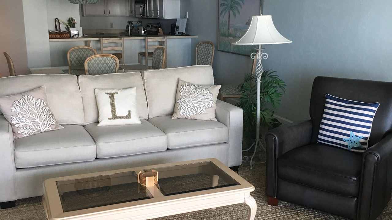 Photo of Livingroom in Vanderbilt Beach