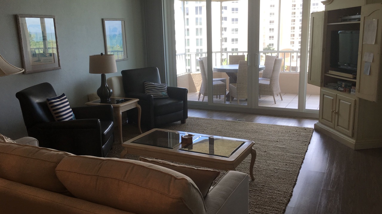 Photo of Livingroom in Vanderbilt Beach