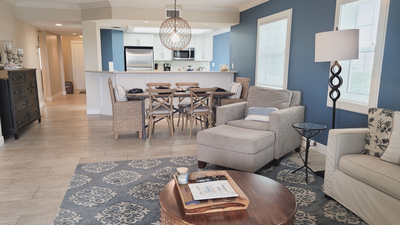 Photo of Livingroom in Vanderbilt Beach