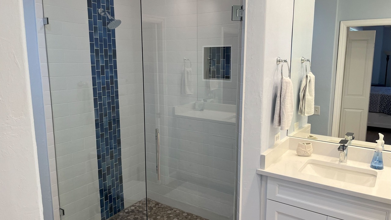 Photo of Bathroom in Tropical Cove