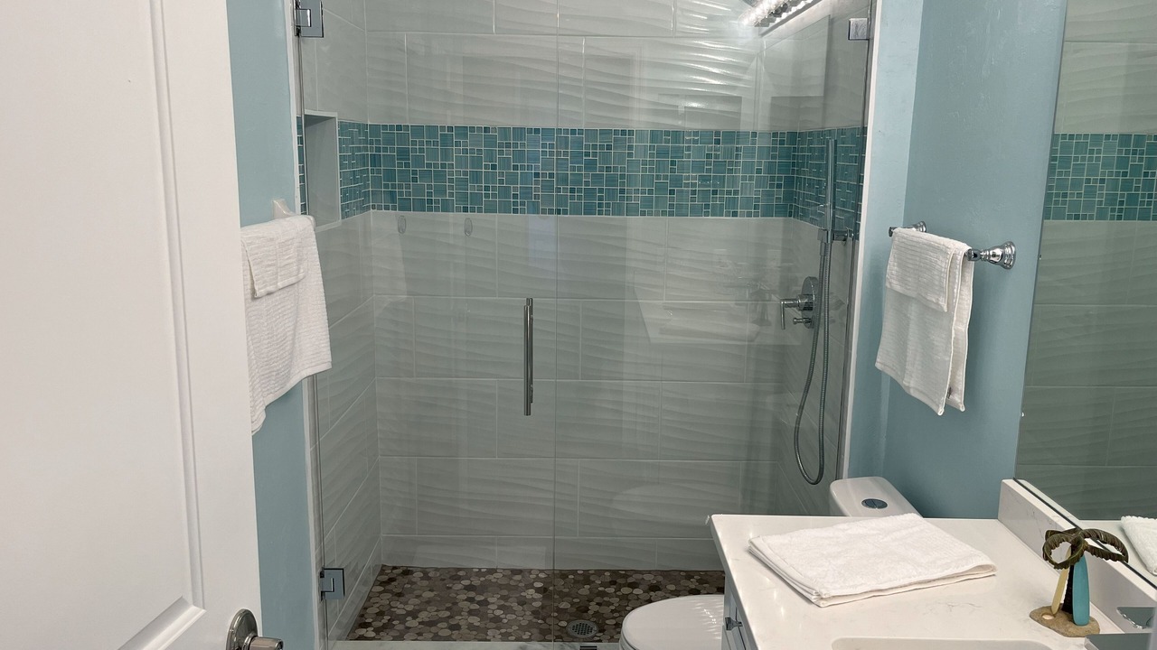 Photo of Bathroom in Tropical Cove