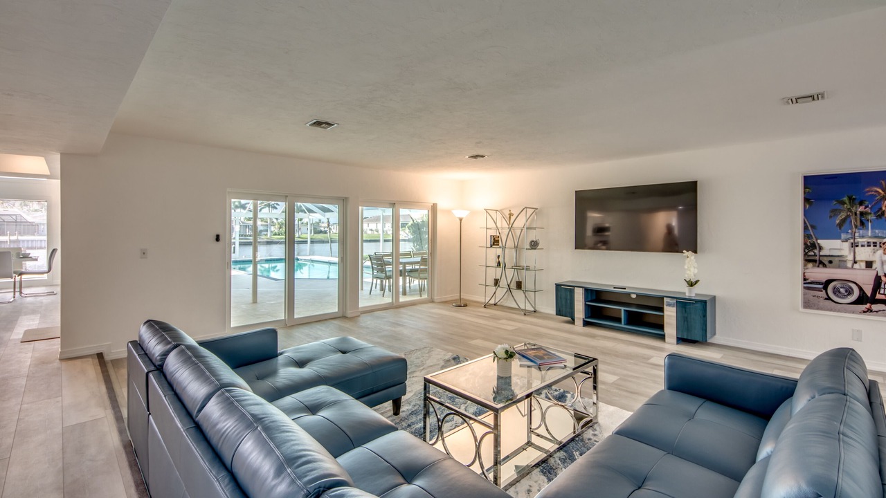 Photo of Livingroom in Yacht Club