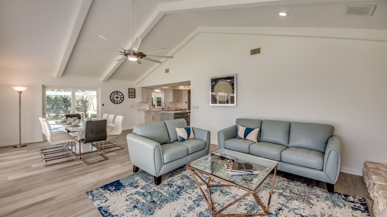 Photo of Livingroom in Yacht Club