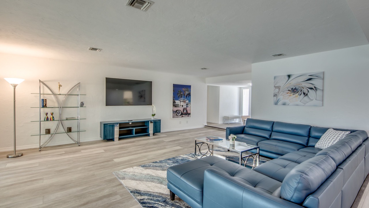 Photo of Livingroom in Yacht Club