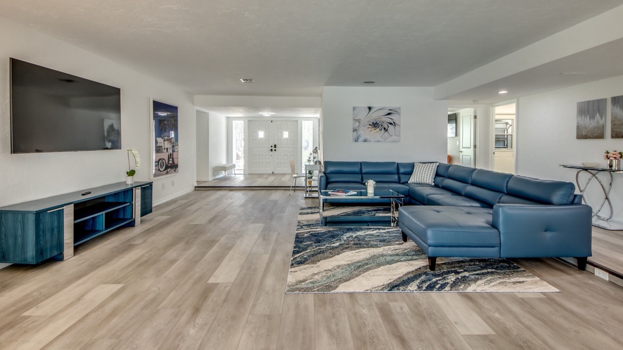 Photo of Livingroom in Yacht Club
