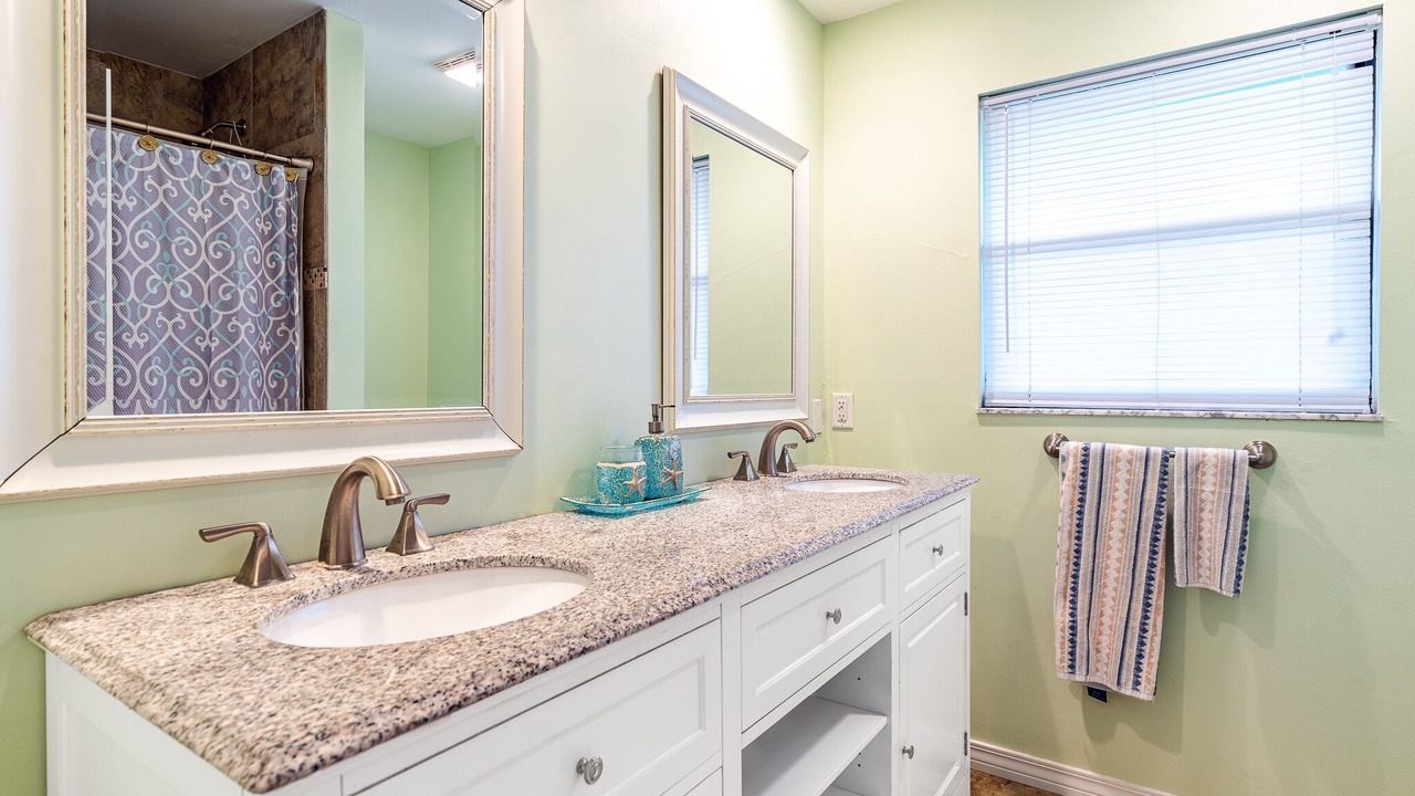 Photo of Bathroom in Central Beach