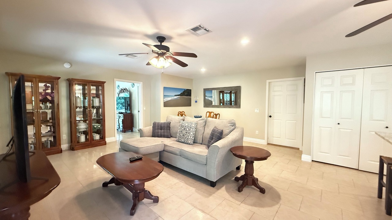 Photo of Livingroom in Oakes Estates