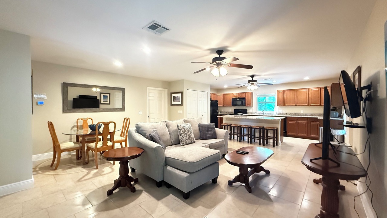 Photo of Livingroom in Oakes Estates