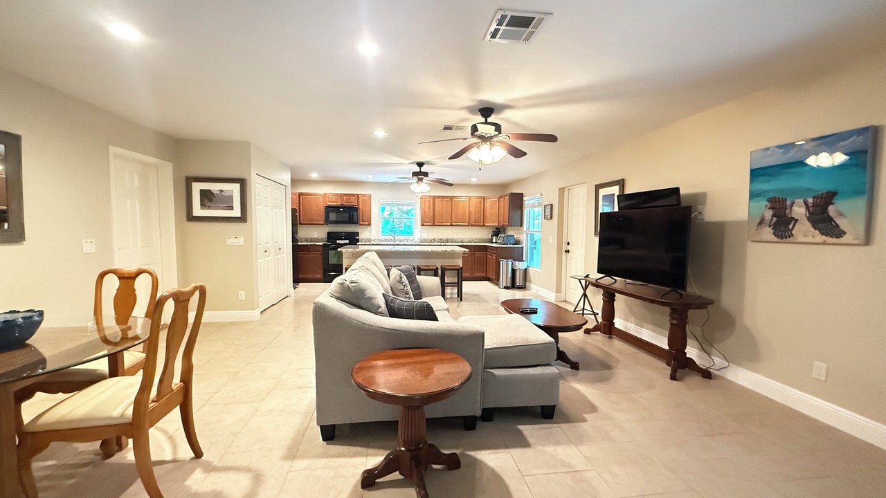 Photo of Livingroom in Oakes Estates