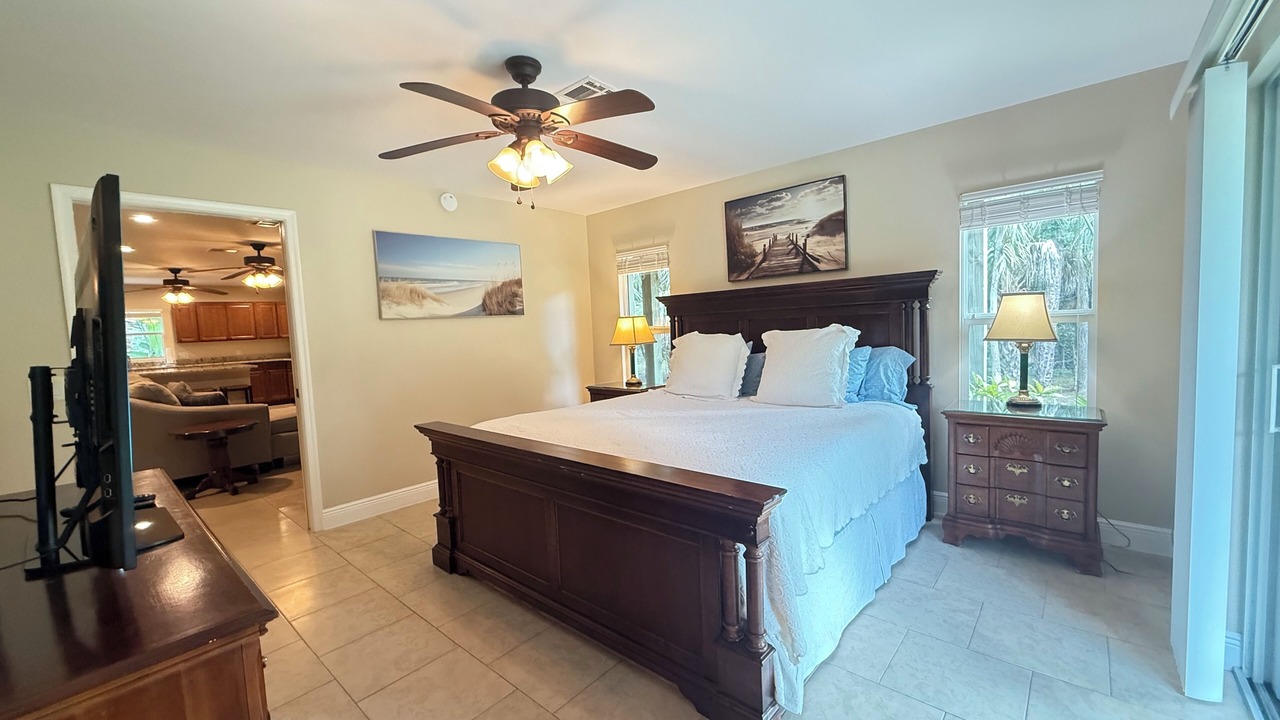 Photo of Bedroom in Oakes Estates