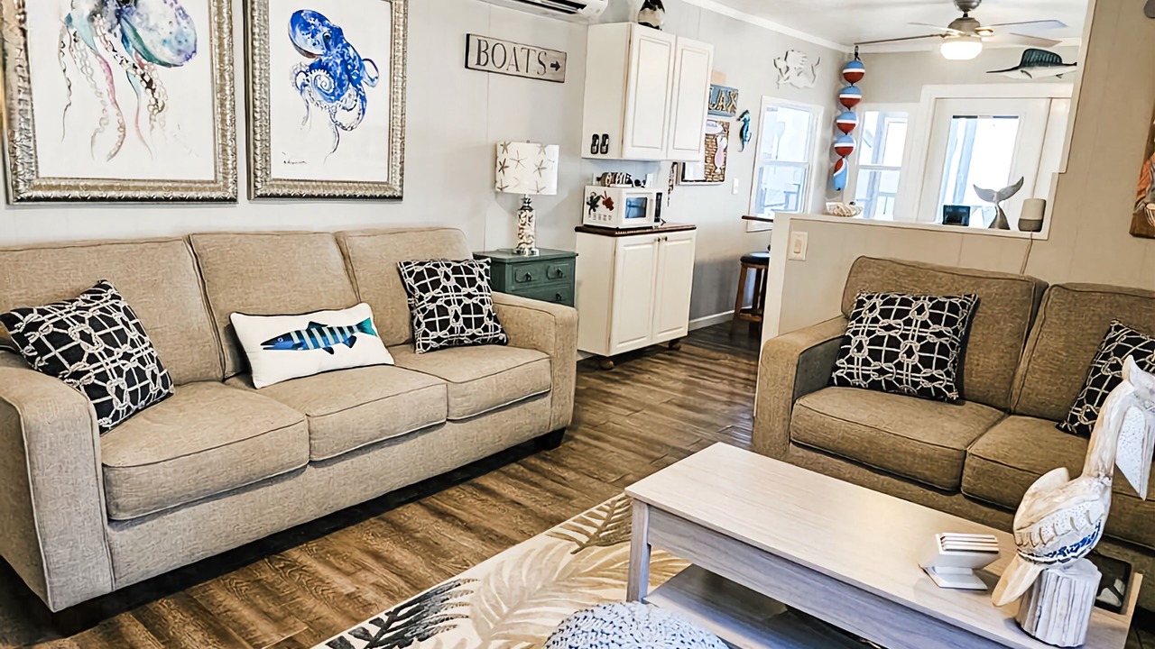 Photo of Livingroom in Rock Harbor